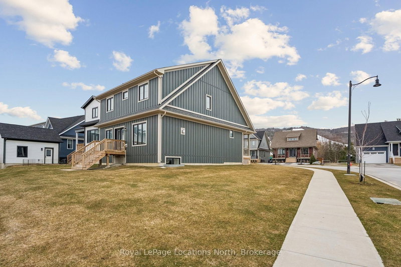 163 Courtland St, Blue Mountains, L9Y 5L7 | Image 3