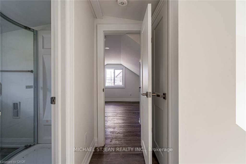 Detached House for lease at 395 Paling Avenue, Hamilton, Ontario, K8H 5K1 - Homeside - MLS: X12953782