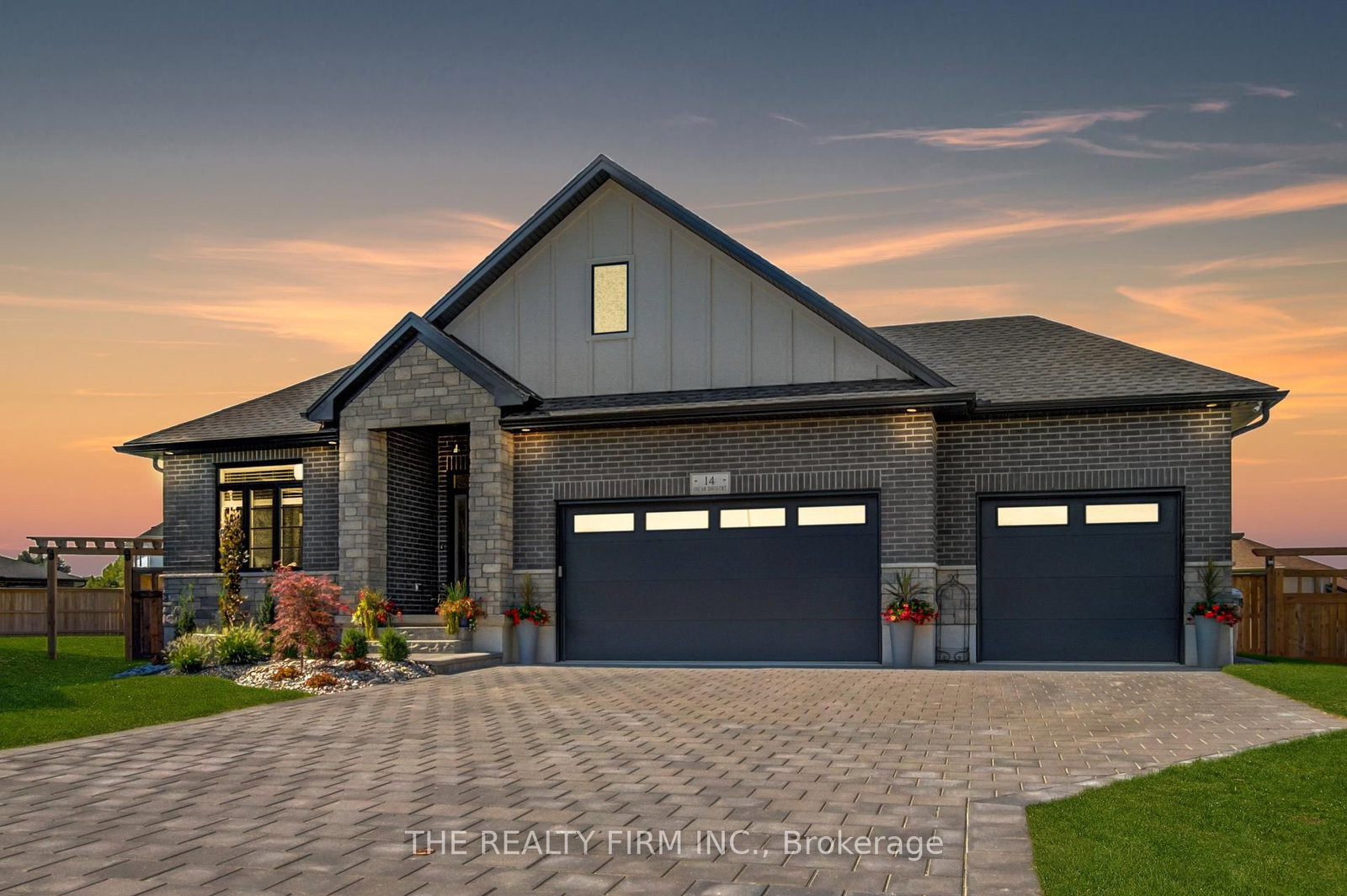 283 Elizabeth Street • Southwest Middlesex, ON photo 1