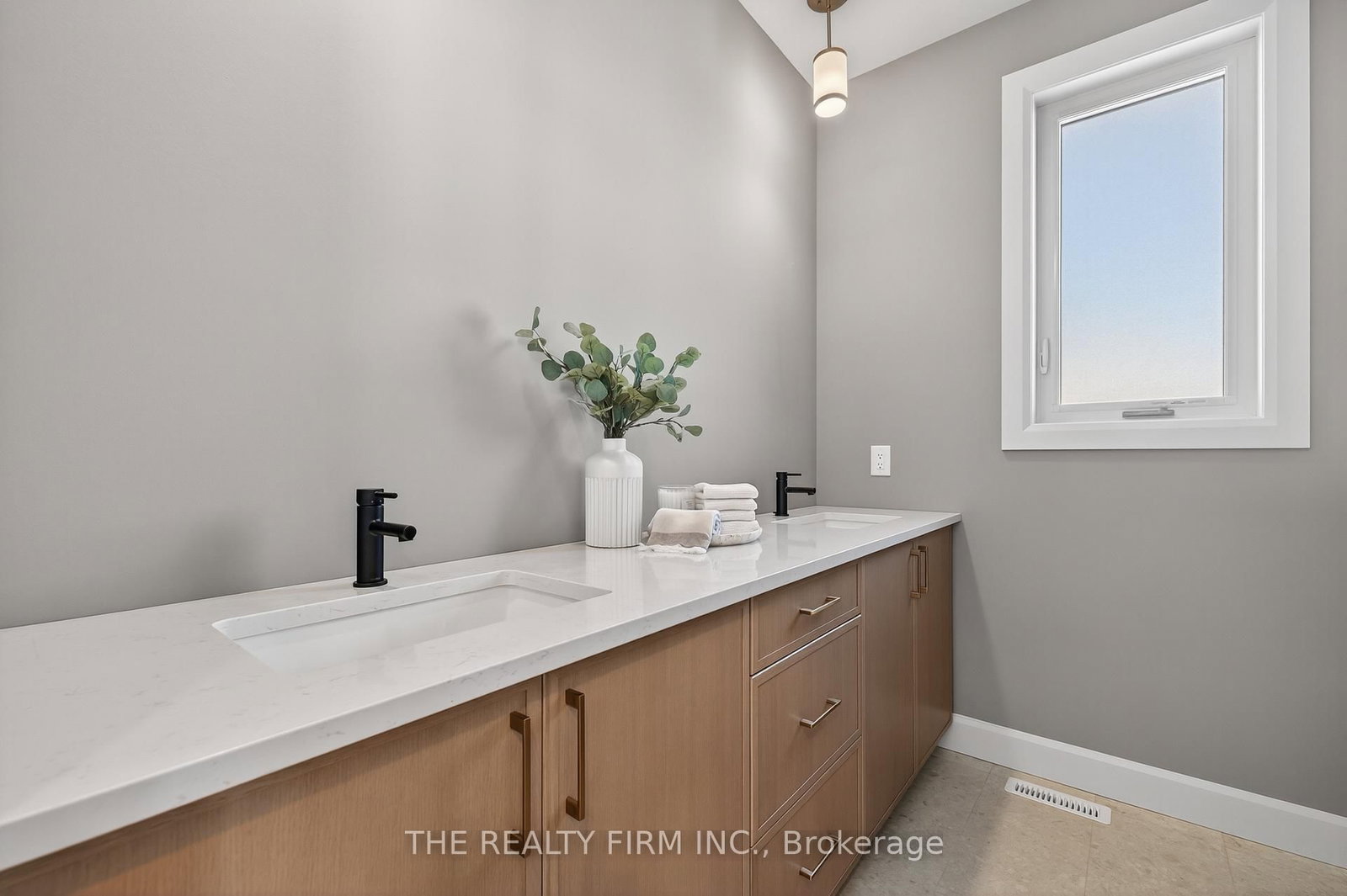 289 King Street • Southwest Middlesex, ON photo 24