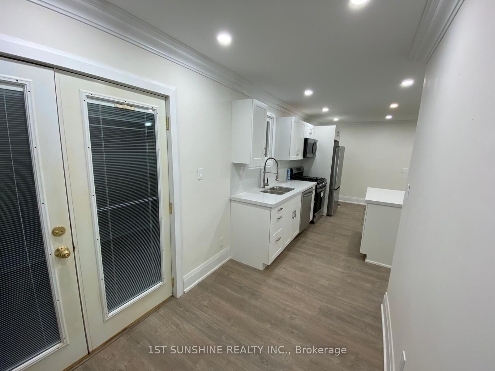 Detached House for sale at 40 BARTLETT Street, St. Catharines, Ontario, L2M 5L1 - Facer - MLS: X12953852