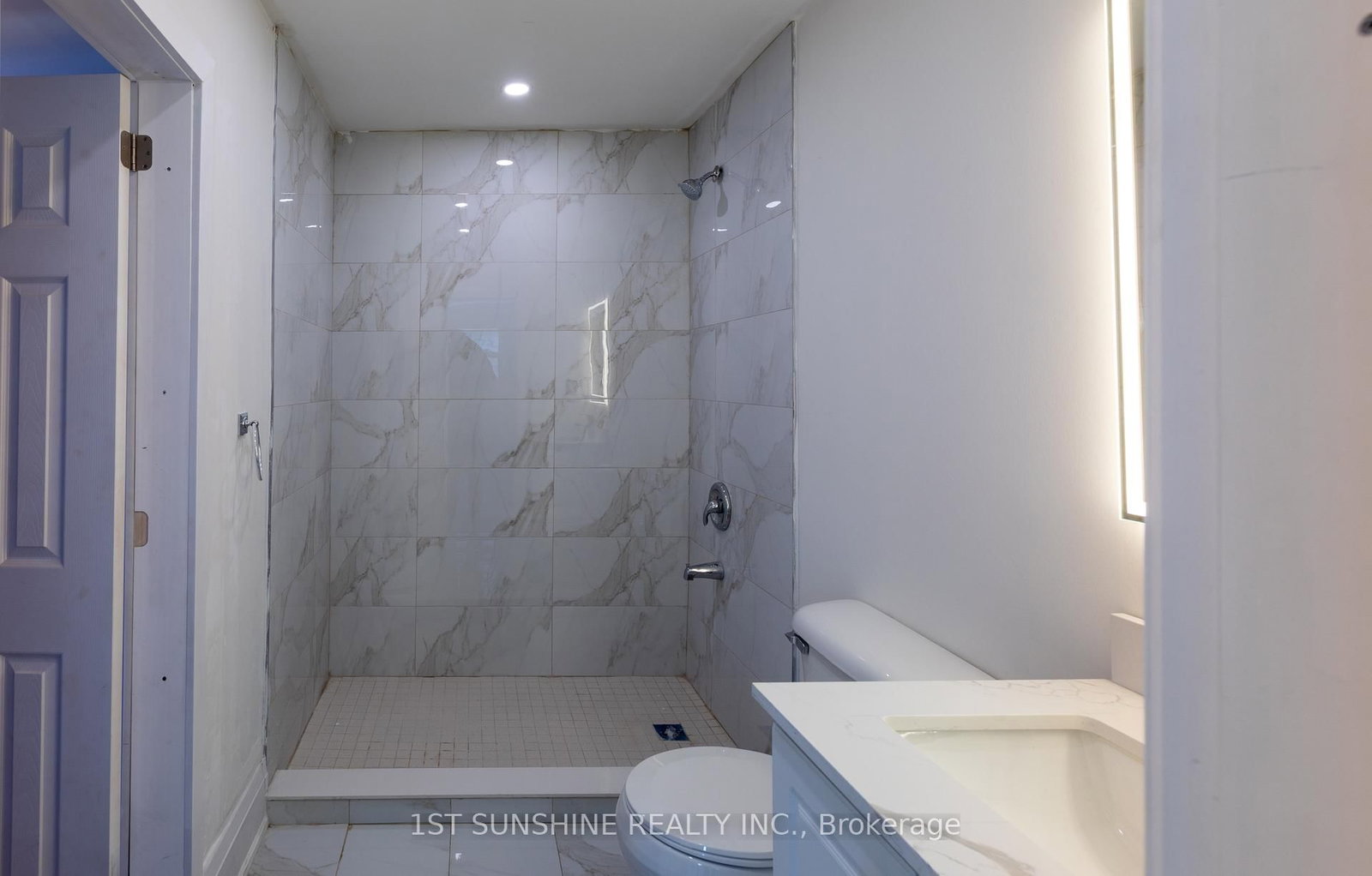 Detached House for sale at 40 BARTLETT Street, St. Catharines, Ontario, L2M 5L1 - Facer - MLS: X12953852