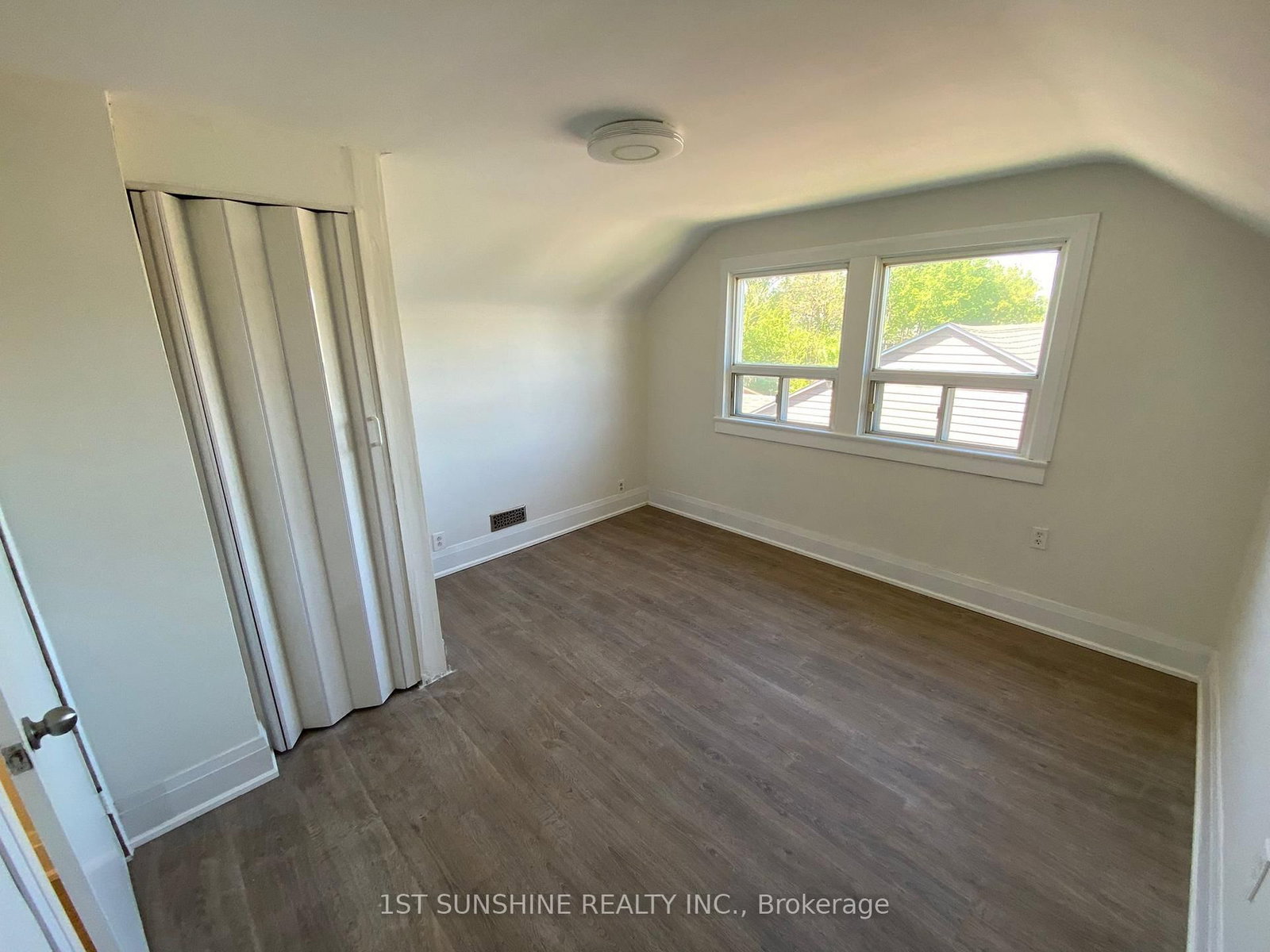 Detached House for sale at 40 BARTLETT Street, St. Catharines, Ontario, L2M 5L1 - Facer - MLS: X12953852