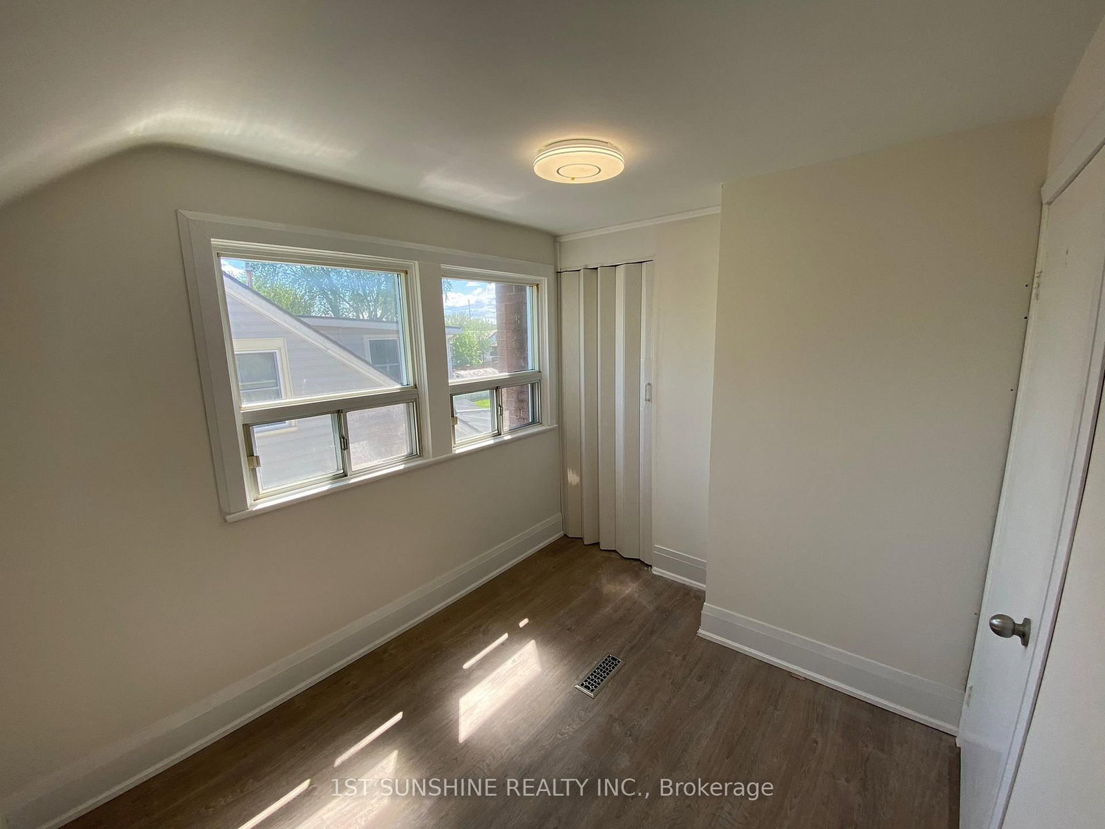 Detached House for sale at 40 BARTLETT Street, St. Catharines, Ontario, L2M 5L1 - Facer - MLS: X12953852