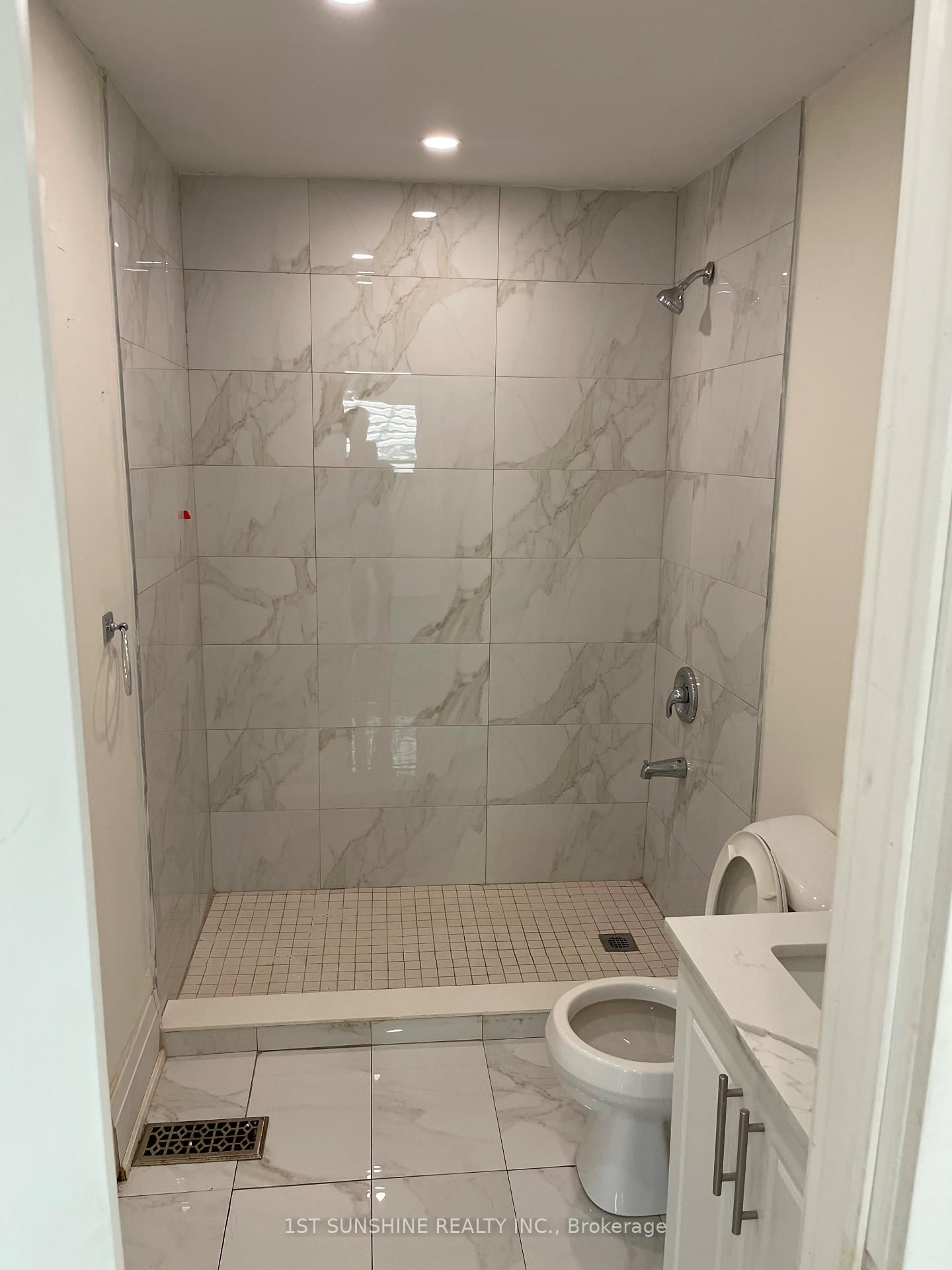 Detached House for sale at 40 BARTLETT Street, St. Catharines, Ontario, L2M 5L1 - Facer - MLS: X12953852