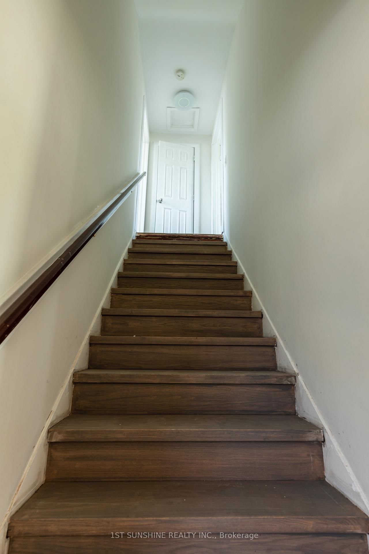 Detached House for sale at 40 BARTLETT Street, St. Catharines, Ontario, L2M 5L1 - Facer - MLS: X12953852