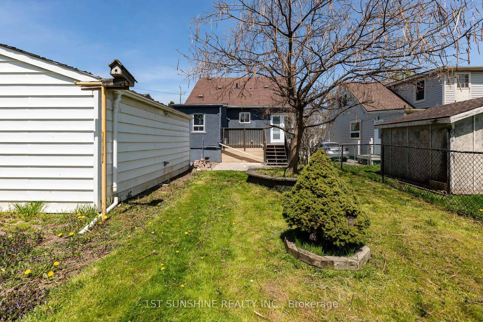 Detached House for sale at 40 BARTLETT Street, St. Catharines, Ontario, L2M 5L1 - Facer - MLS: X12953852