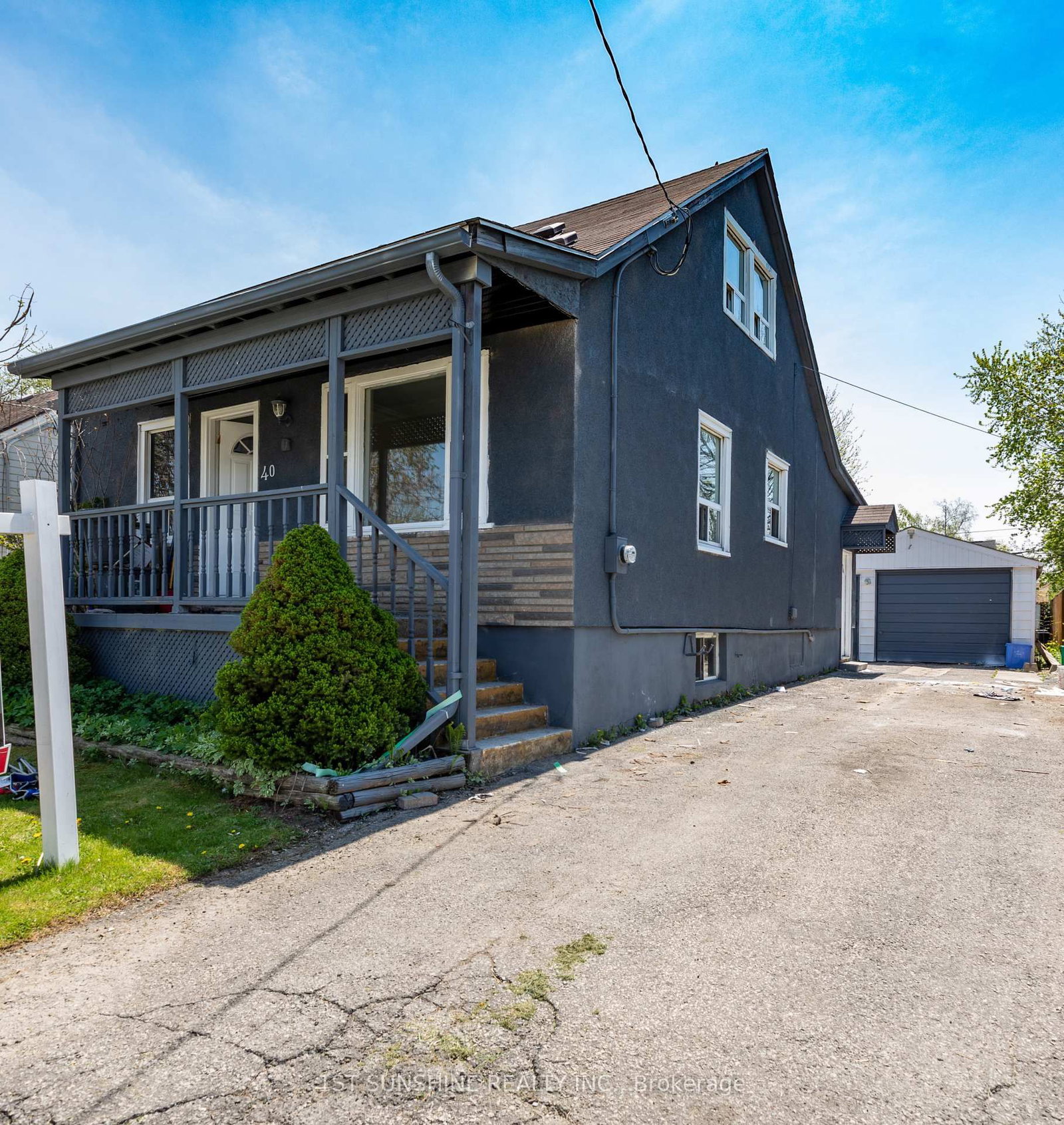 Detached House for sale at 40 BARTLETT Street, St. Catharines, Ontario, L2M 5L1 - Facer - MLS: X12953852