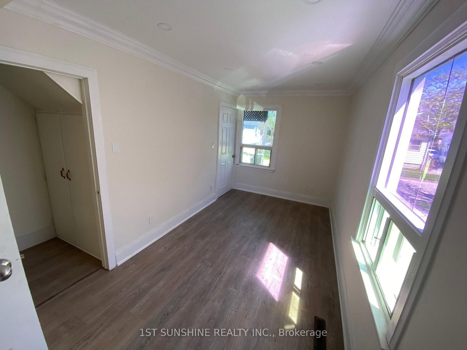 Detached House for sale at 40 BARTLETT Street, St. Catharines, Ontario, L2M 5L1 - Facer - MLS: X12953852