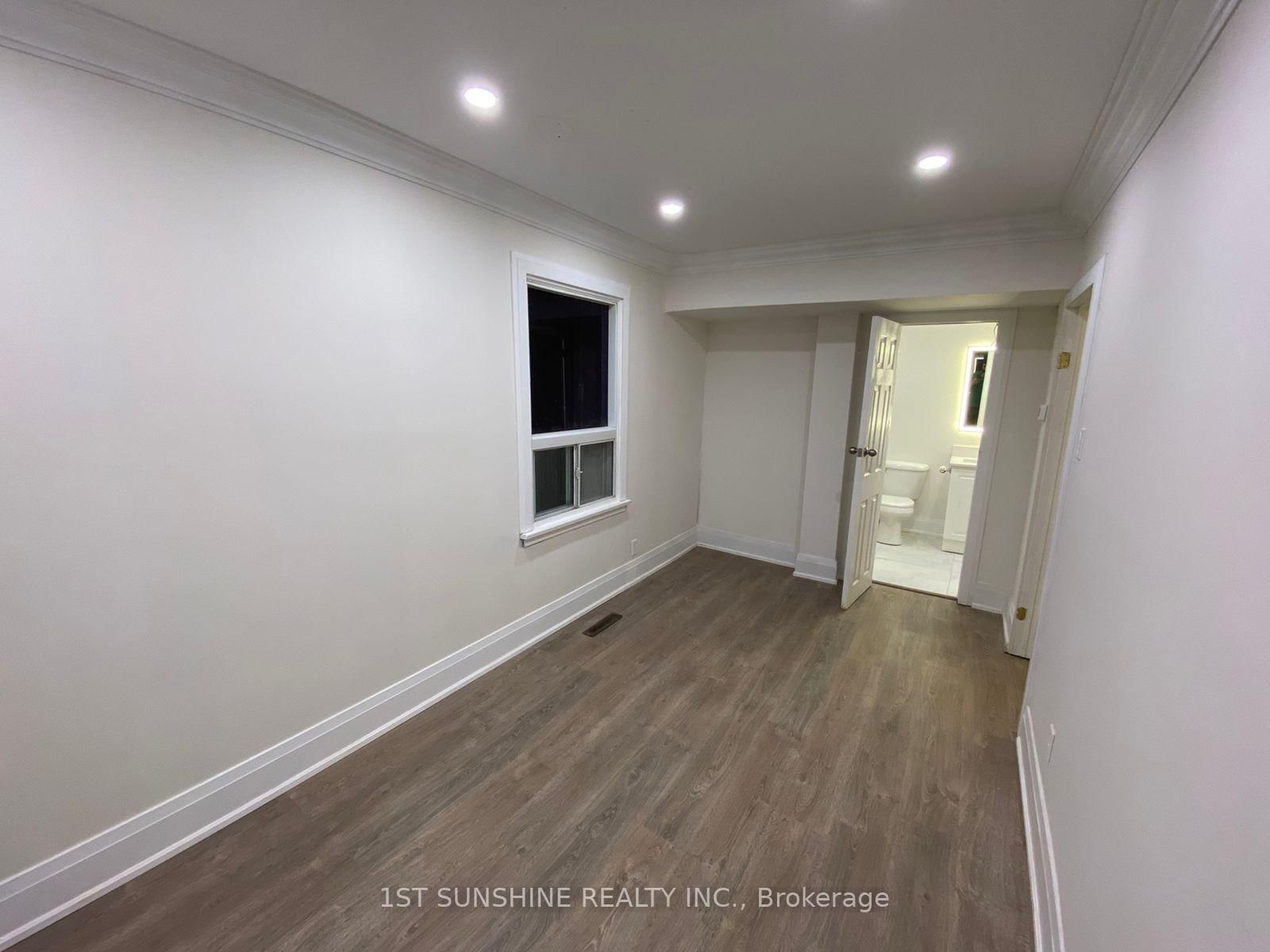 Detached House for sale at 40 BARTLETT Street, St. Catharines, Ontario, L2M 5L1 - Facer - MLS: X12953852