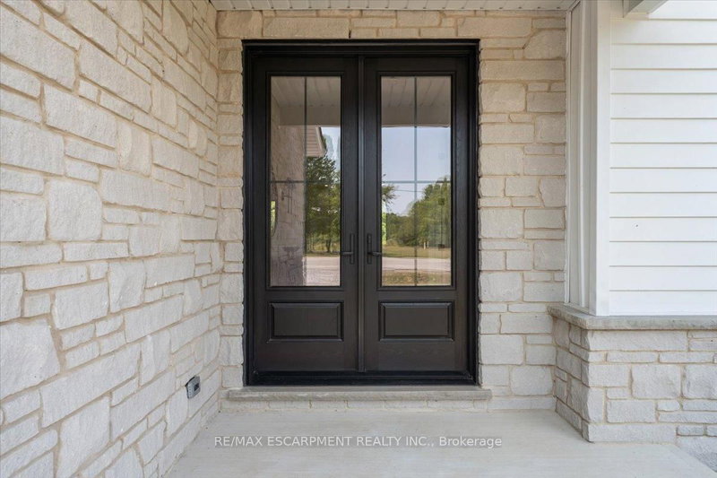 81 Doans Ridge Rd, Welland, L3B 5N4 | Image 3