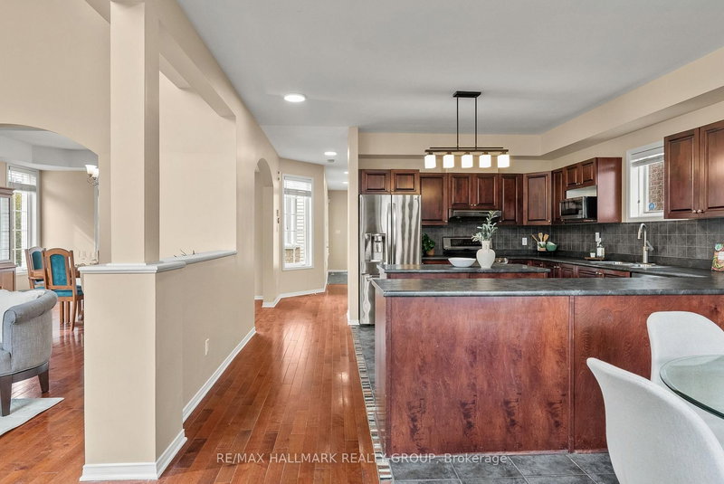 303 Parkin Circ, Ottawa, K1T 4G8 | Image 3