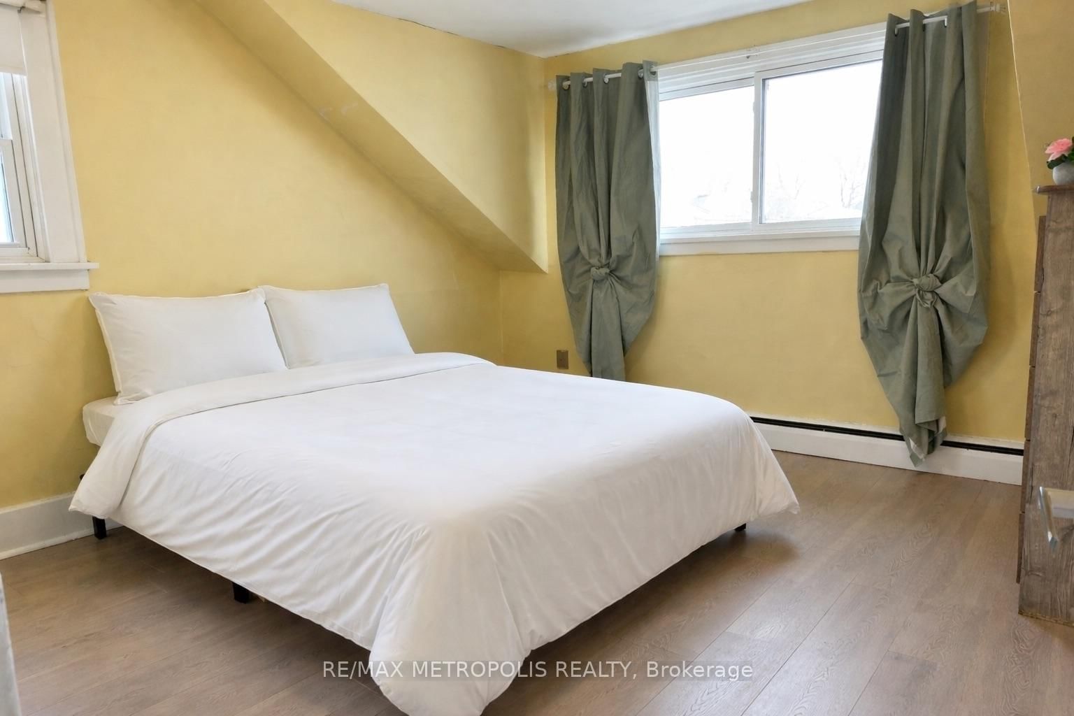 Detached House for sale at 159 York Street, St. Catharines, Ontario, L2R 6E9 - Downtown - MLS: X12954088