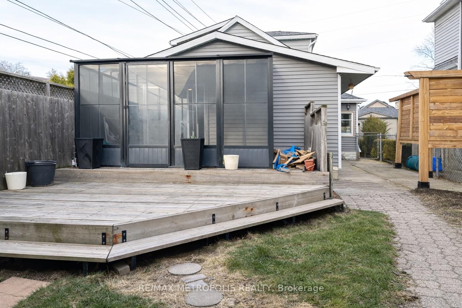 Detached House for sale at 159 York Street, St. Catharines, Ontario, L2R 6E9 - Downtown - MLS: X12954088