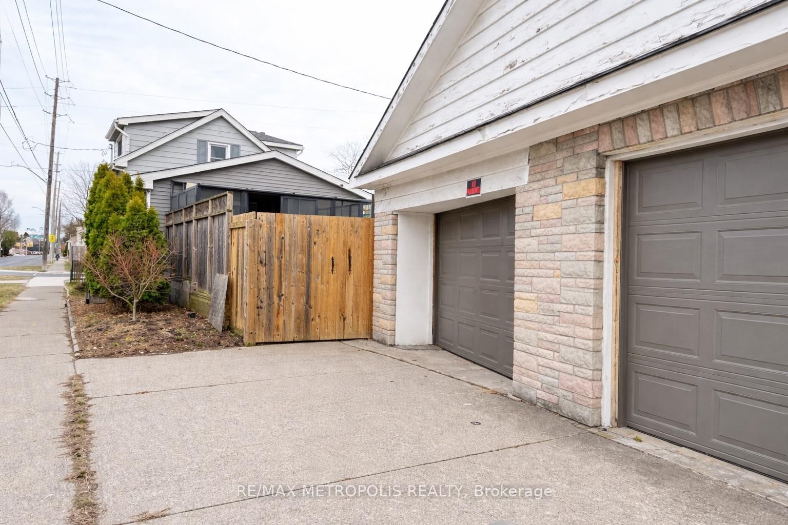 Detached House for sale at 159 York Street, St. Catharines, Ontario, L2R 6E9 - Downtown - MLS: X12954088