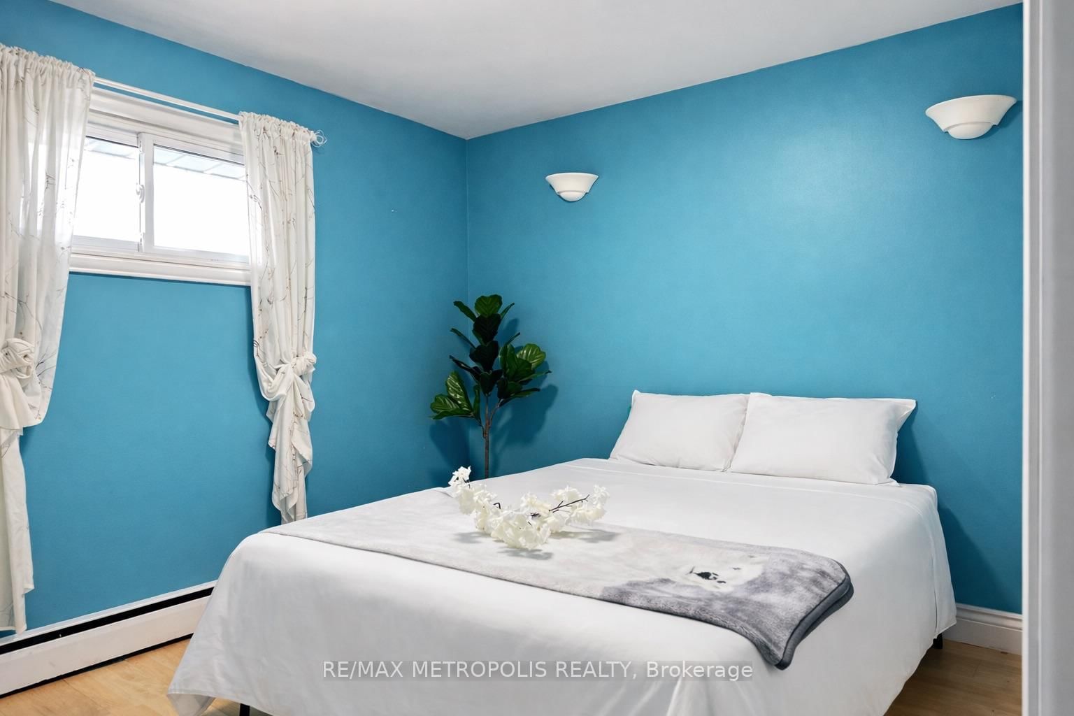 Detached House for sale at 159 York Street, St. Catharines, Ontario, L2R 6E9 - Downtown - MLS: X12954088