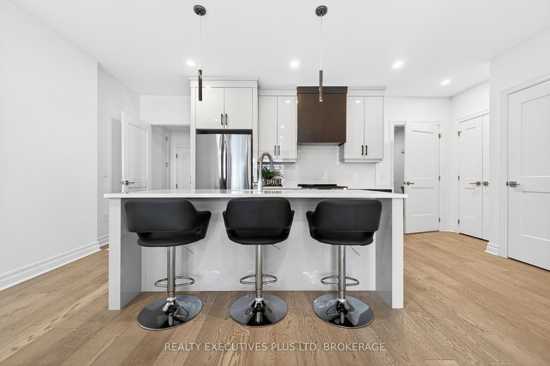 7446 Parkside Rd, Niagara Falls, L2H 3V9 | Image 2