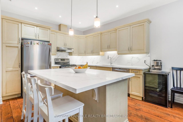 10 - 19 Hillside Drive E E