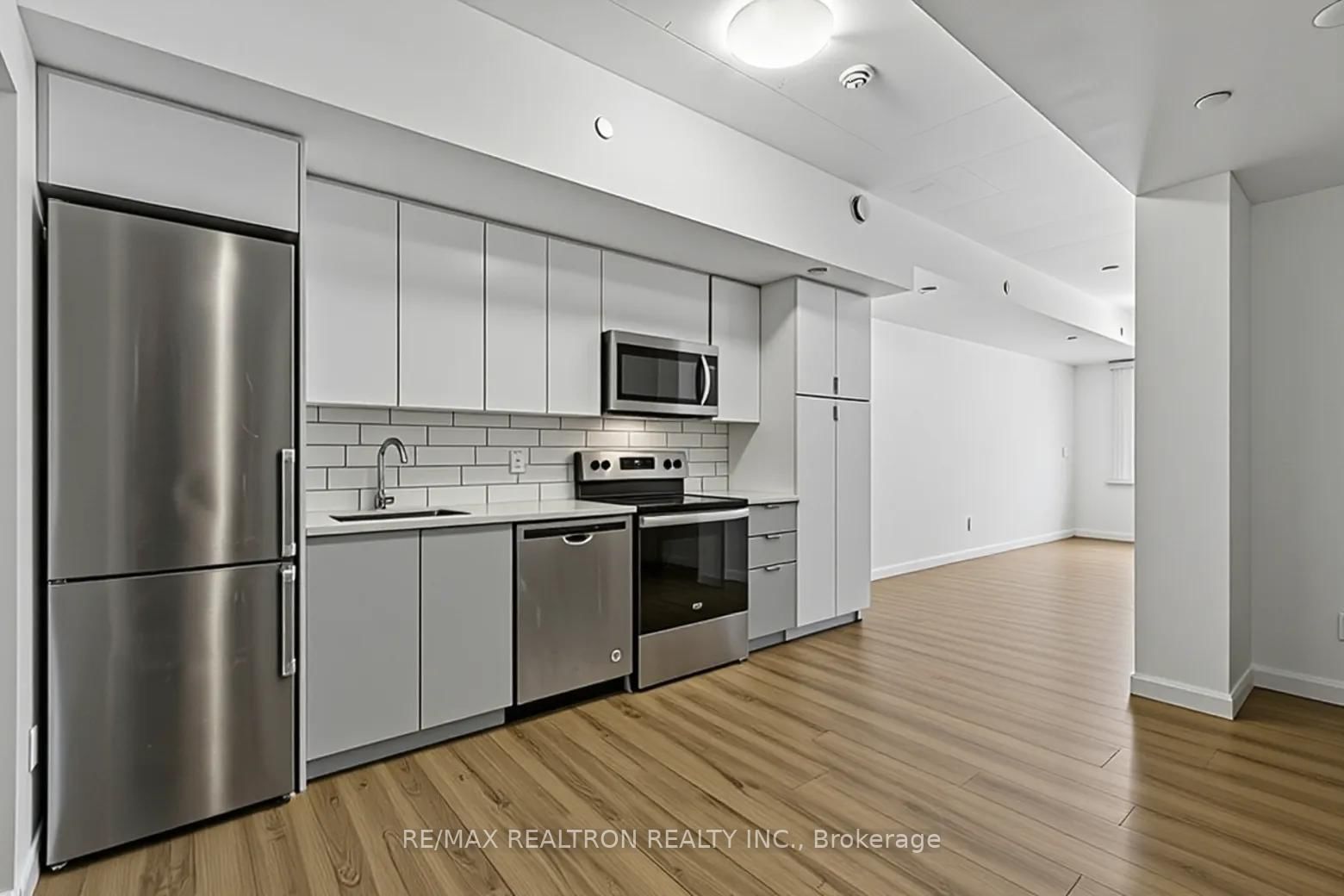 7 Erie Avenue, Unit 305 - Photo 7