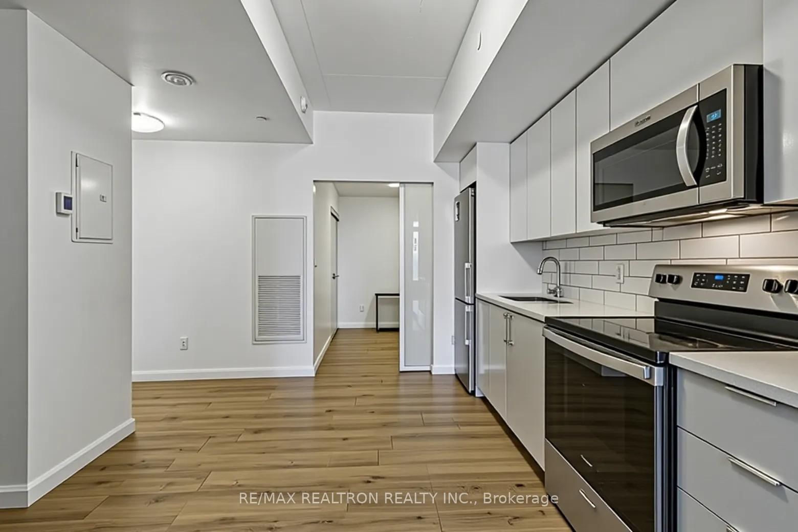 7 Erie Avenue, Unit 305 - Photo 9