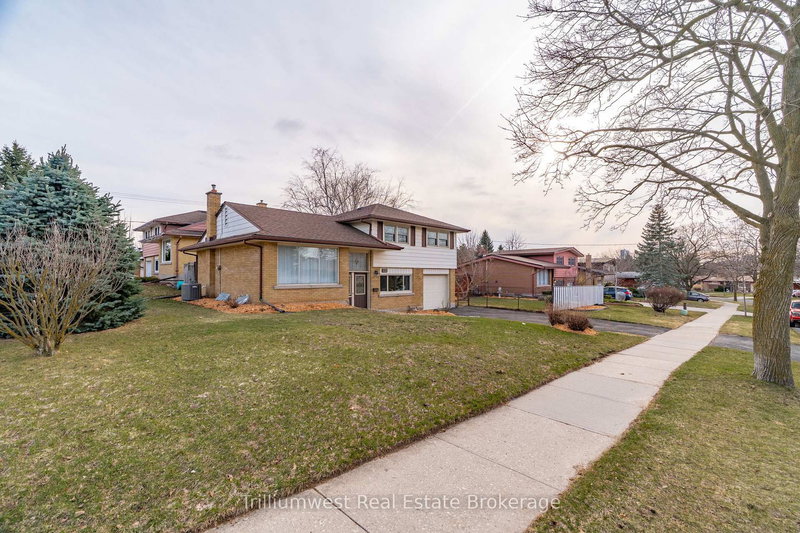 135 Burbank Rd, Kitchener, N2B 1E3 | Image 3