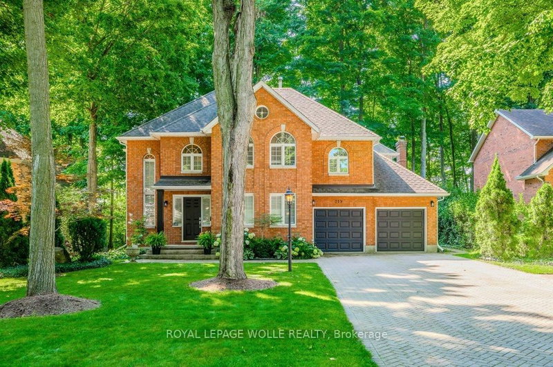 219 Corrie Cres, Waterloo, N2L 5W3 | Image 2