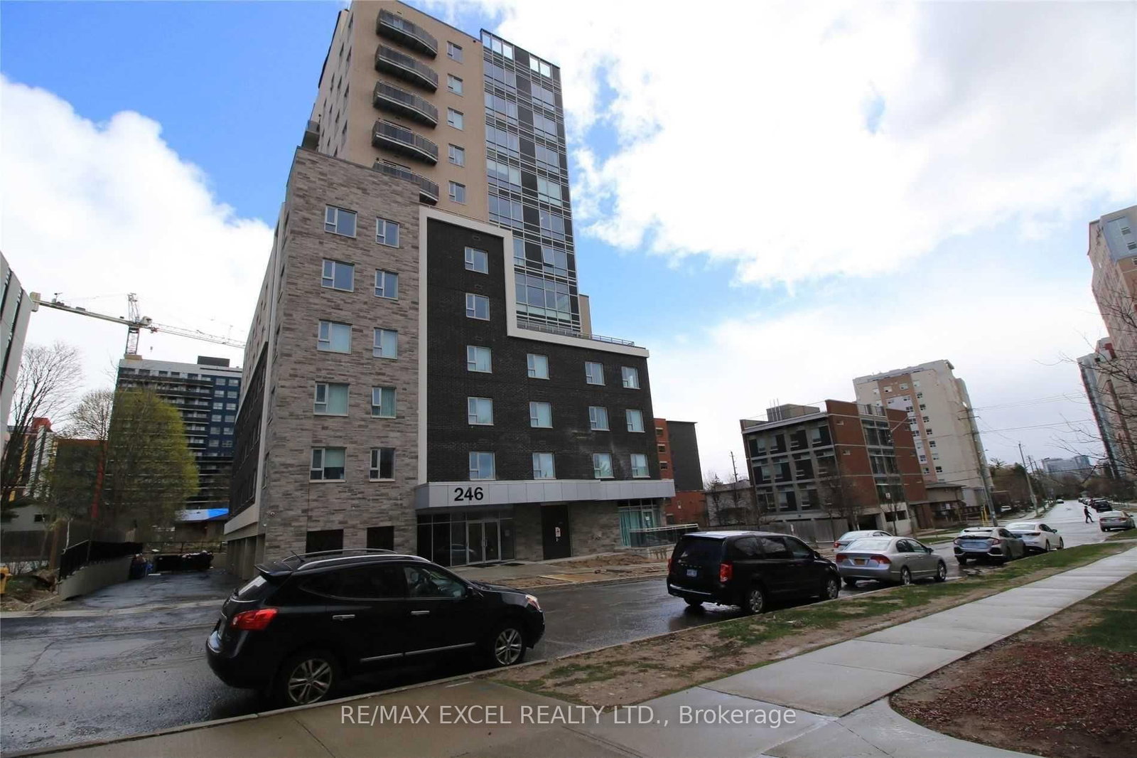 246 Lester Street, Unit 709