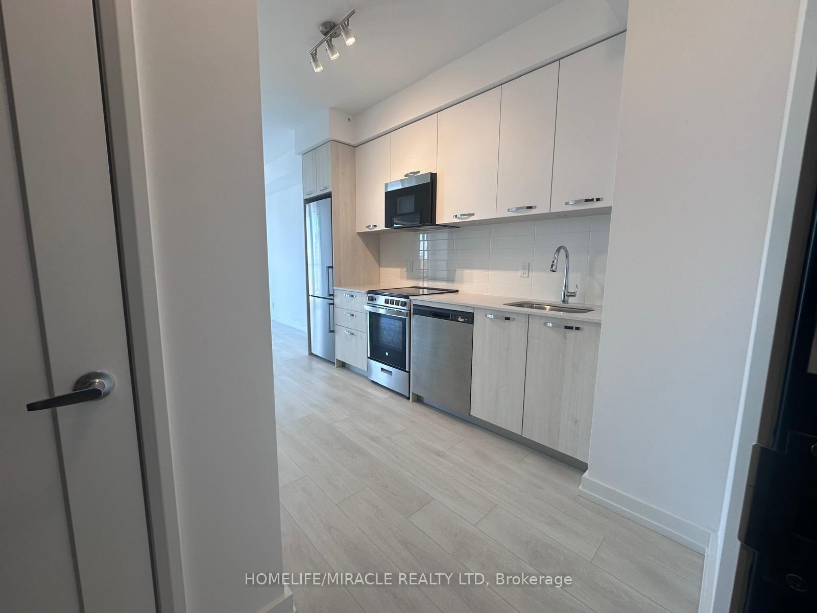75 James Street S, Unit 2705 - Photo 5