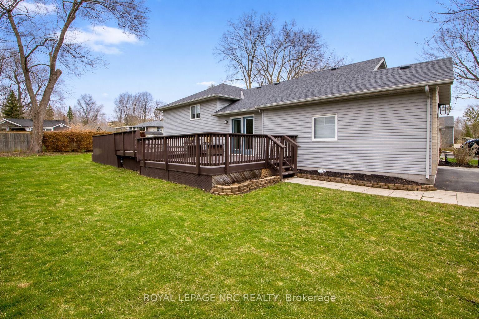 Detached House for sale at 3270 Poplar Avenue, Fort Erie, Ontario, L0S 1N0 - Ridgeway - MLS: X12954986