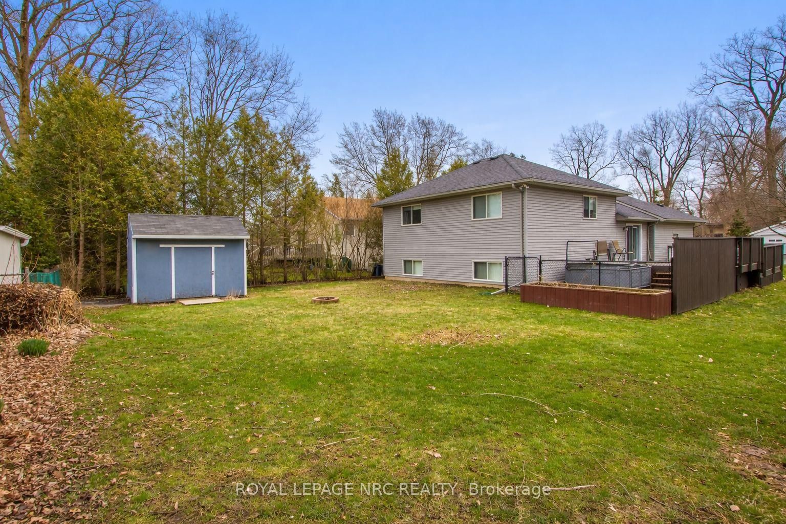 Detached House for sale at 3270 Poplar Avenue, Fort Erie, Ontario, L0S 1N0 - Ridgeway - MLS: X12954986