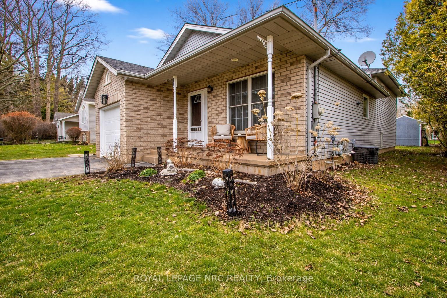 Detached House for sale at 3270 Poplar Avenue, Fort Erie, Ontario, L0S 1N0 - Ridgeway - MLS: X12954986