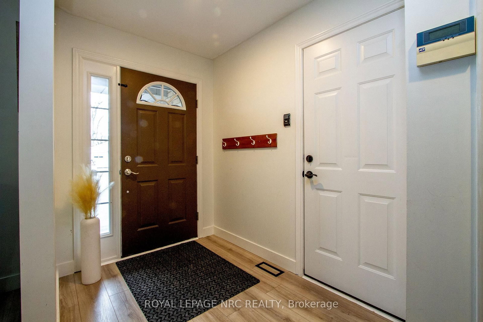 Detached House for sale at 3270 Poplar Avenue, Fort Erie, Ontario, L0S 1N0 - Ridgeway - MLS: X12954986