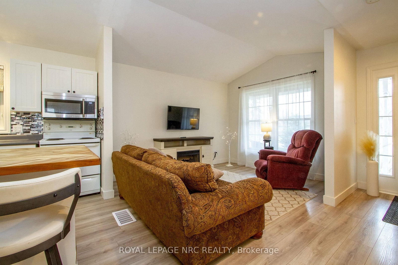 Detached House for sale at 3270 Poplar Avenue, Fort Erie, Ontario, L0S 1N0 - Ridgeway - MLS: X12954986