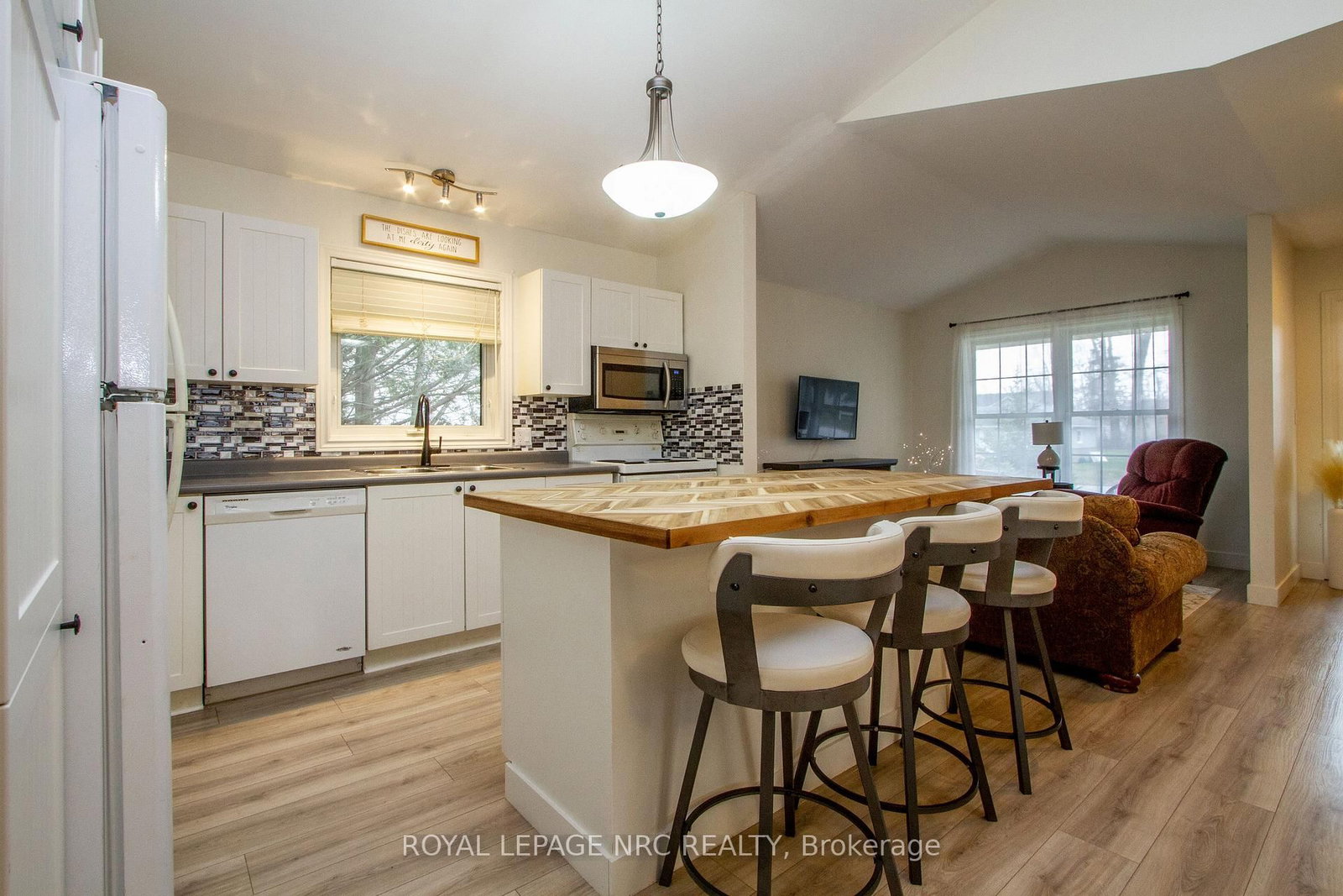 Detached House for sale at 3270 Poplar Avenue, Fort Erie, Ontario, L0S 1N0 - Ridgeway - MLS: X12954986