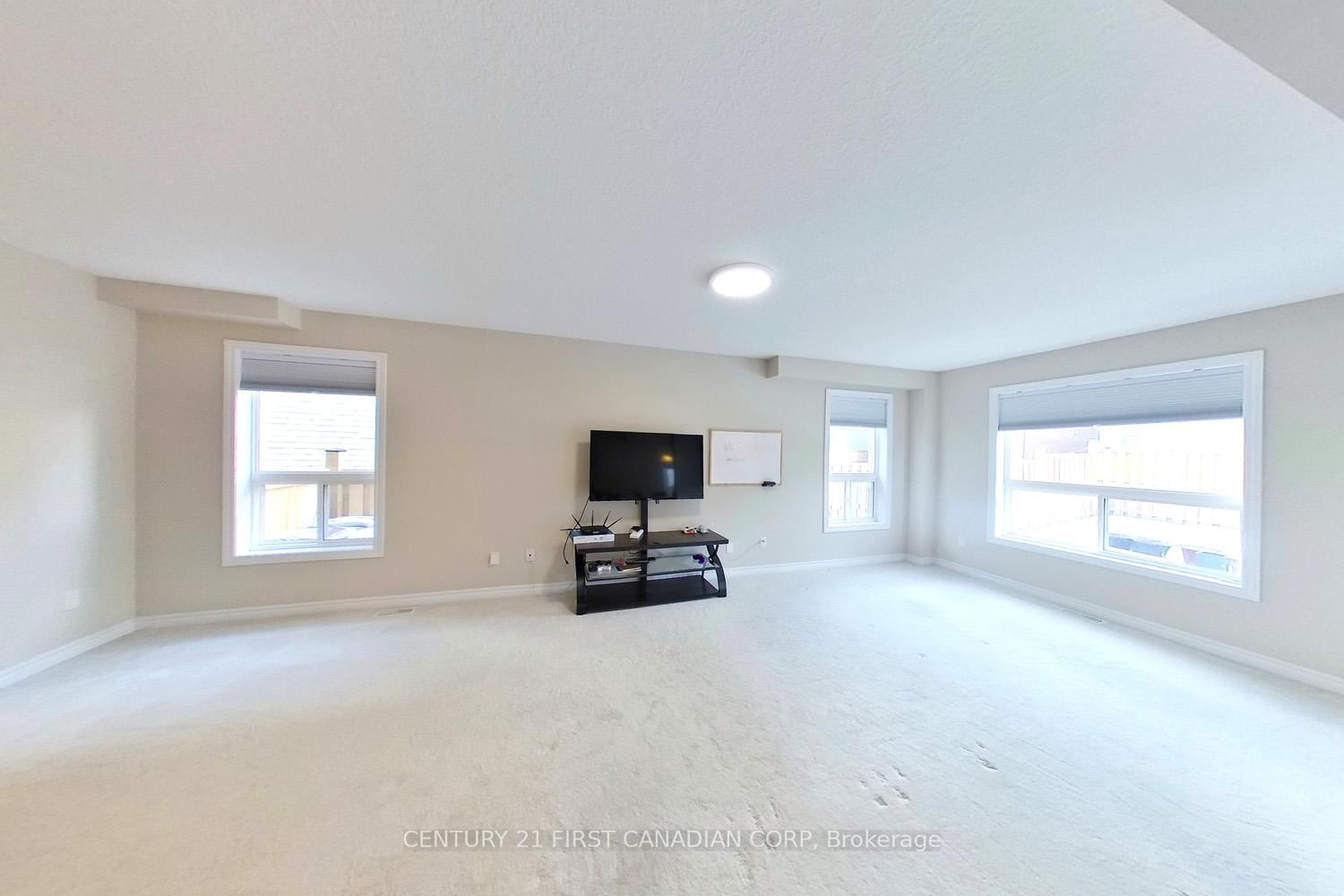 910 Reeves Avenue, Unit Upper Unit - Photo 6