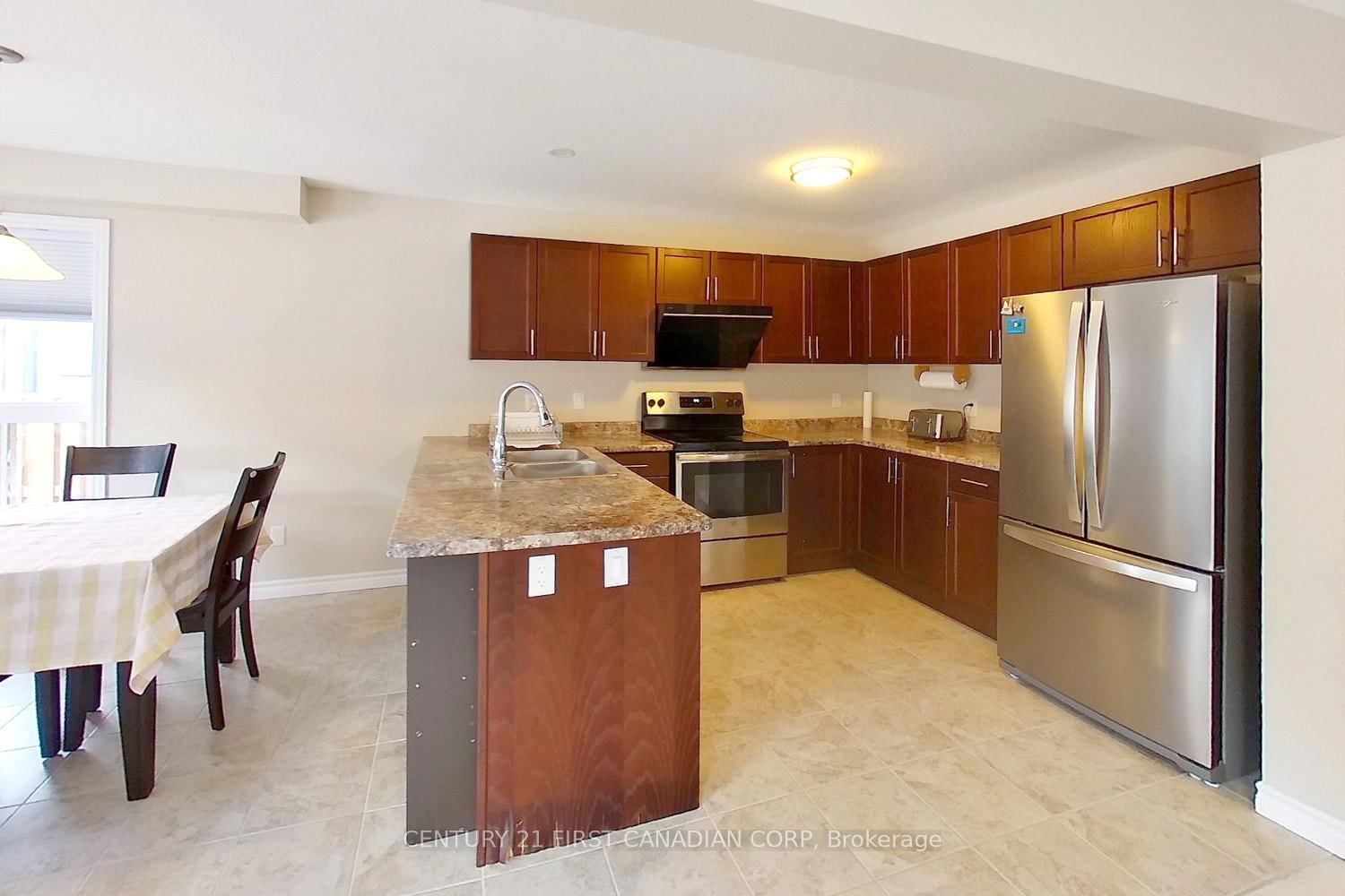 910 Reeves Avenue, Unit Upper Unit - Photo 8