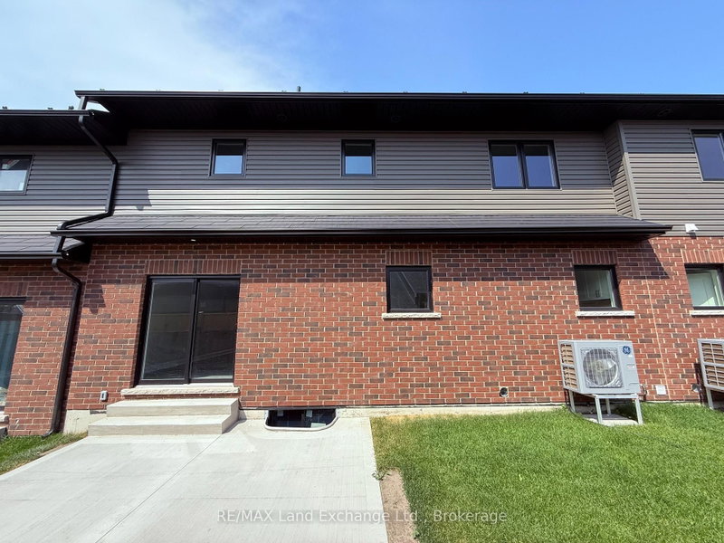 Unit 2 - 8 GOLF LINKS Road