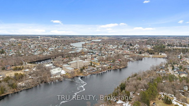 308 - 1 Rosamond Street E