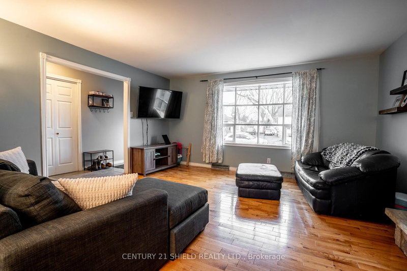 11 Strachan Ave, South Stormont, K0C 1P0 | Image 3