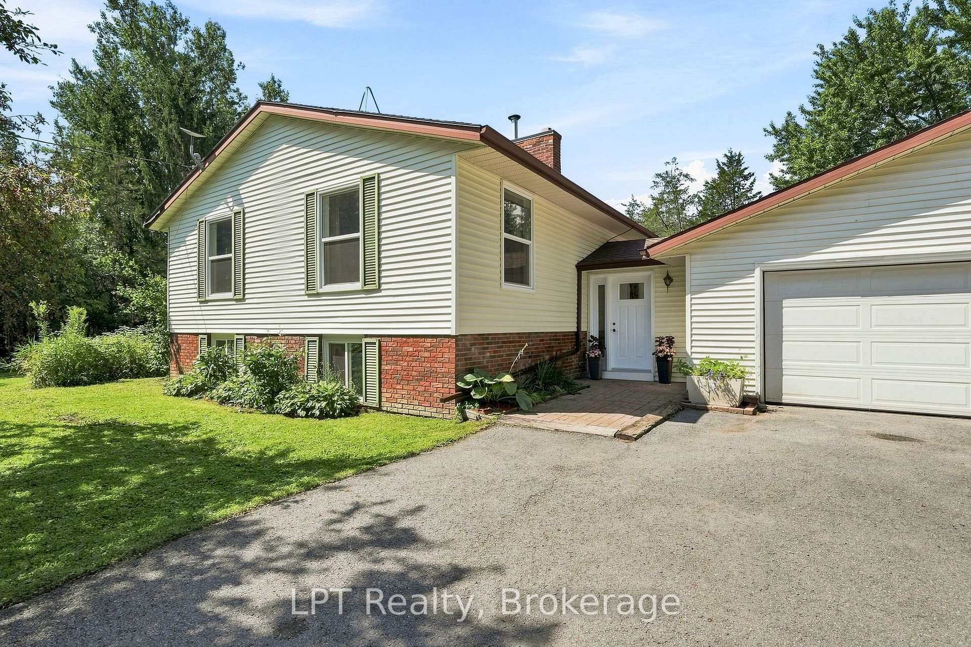 1207 County Rd 9 Street