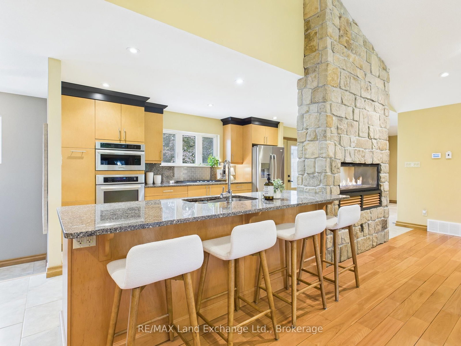 Listing Image 9