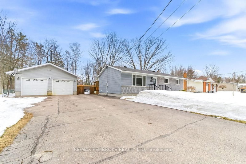 52 Laurentian Dr, Petawawa, K8H 2M3 | Image 3