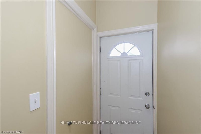 Upper Unit - 11 Oxford St, London North, N6H 1R2 | Image 2