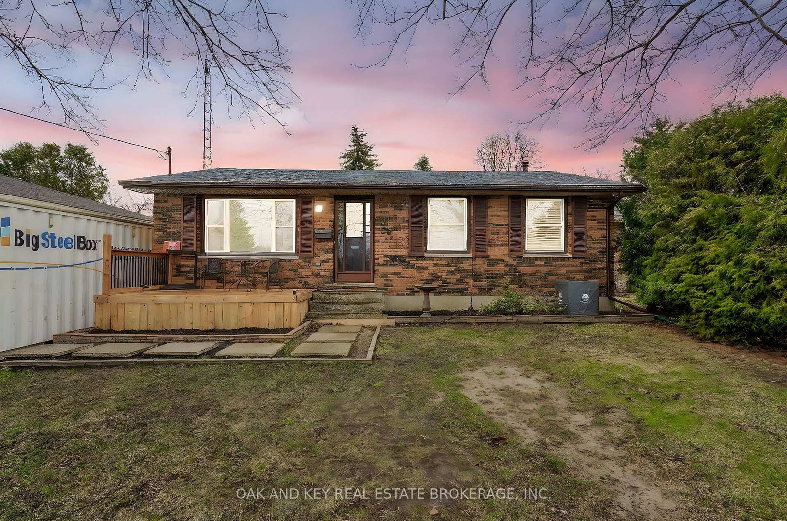 Detached House for sale at 26 Sinclair Avenue, St. Thomas, Ontario, N5R 3A8 - St. Thomas - MLS: X12955574