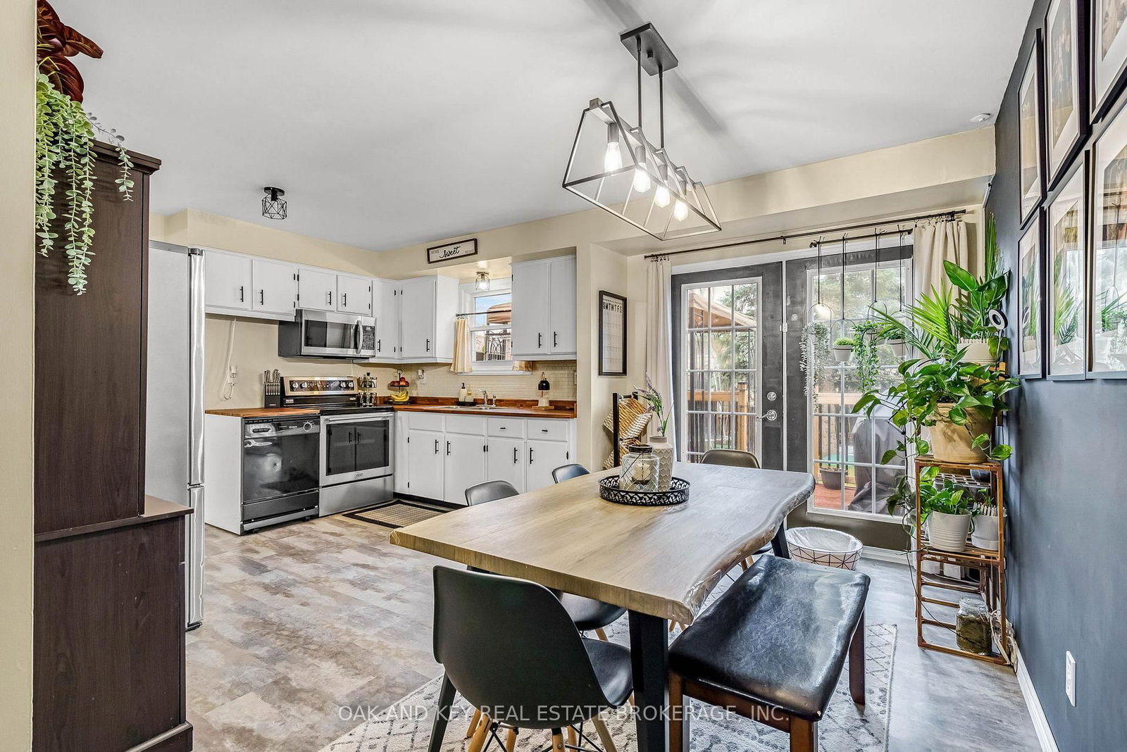 Detached House for sale at 26 Sinclair Avenue, St. Thomas, Ontario, N5R 3A8 - St. Thomas - MLS: X12955574