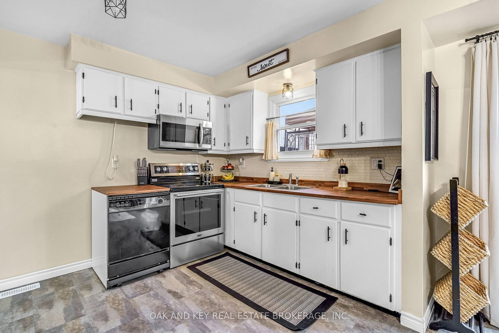 Detached House for sale at 26 Sinclair Avenue, St. Thomas, Ontario, N5R 3A8 - St. Thomas - MLS: X12955574