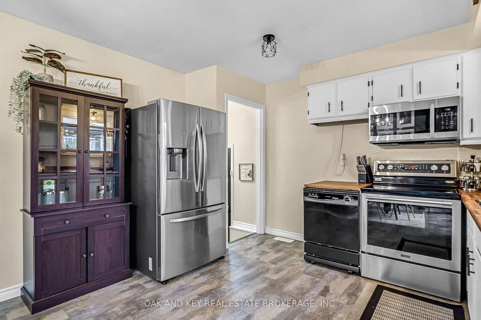 Detached House for sale at 26 Sinclair Avenue, St. Thomas, Ontario, N5R 3A8 - St. Thomas - MLS: X12955574