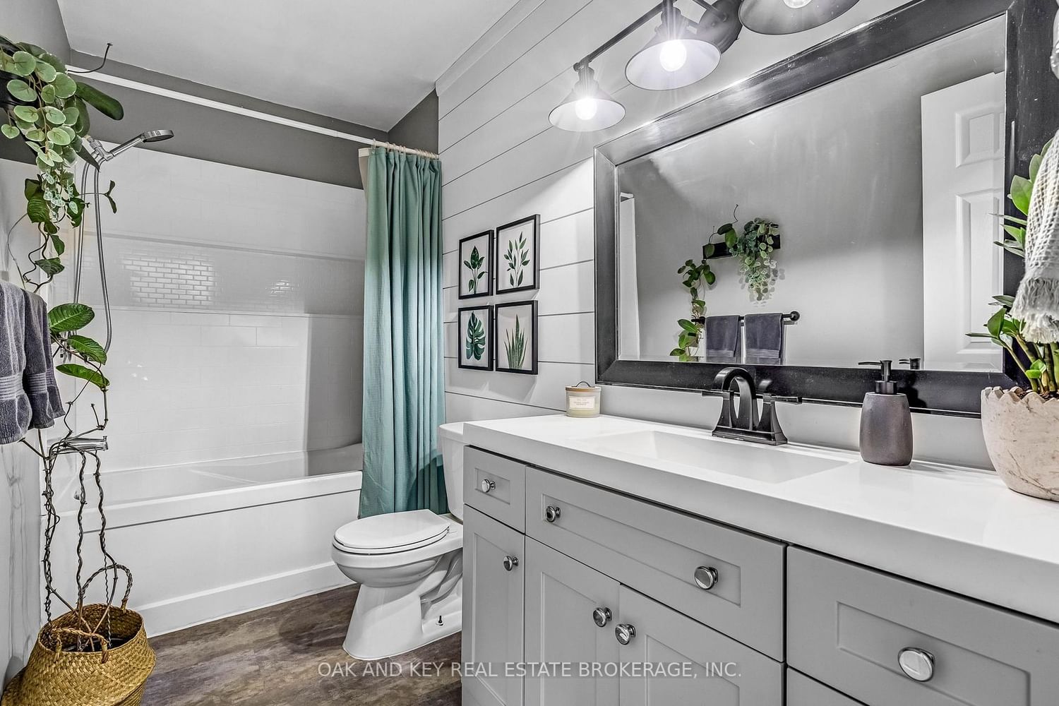 Detached House for sale at 26 Sinclair Avenue, St. Thomas, Ontario, N5R 3A8 - St. Thomas - MLS: X12955574