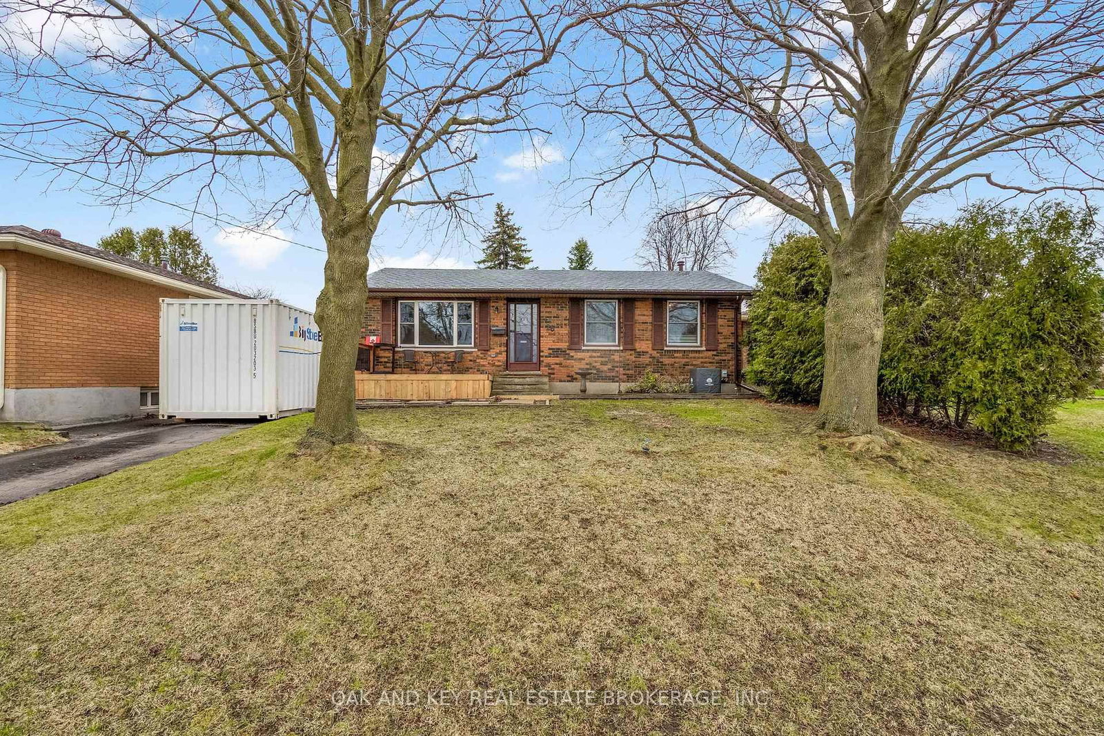 Detached House for sale at 26 Sinclair Avenue, St. Thomas, Ontario, N5R 3A8 - St. Thomas - MLS: X12955574