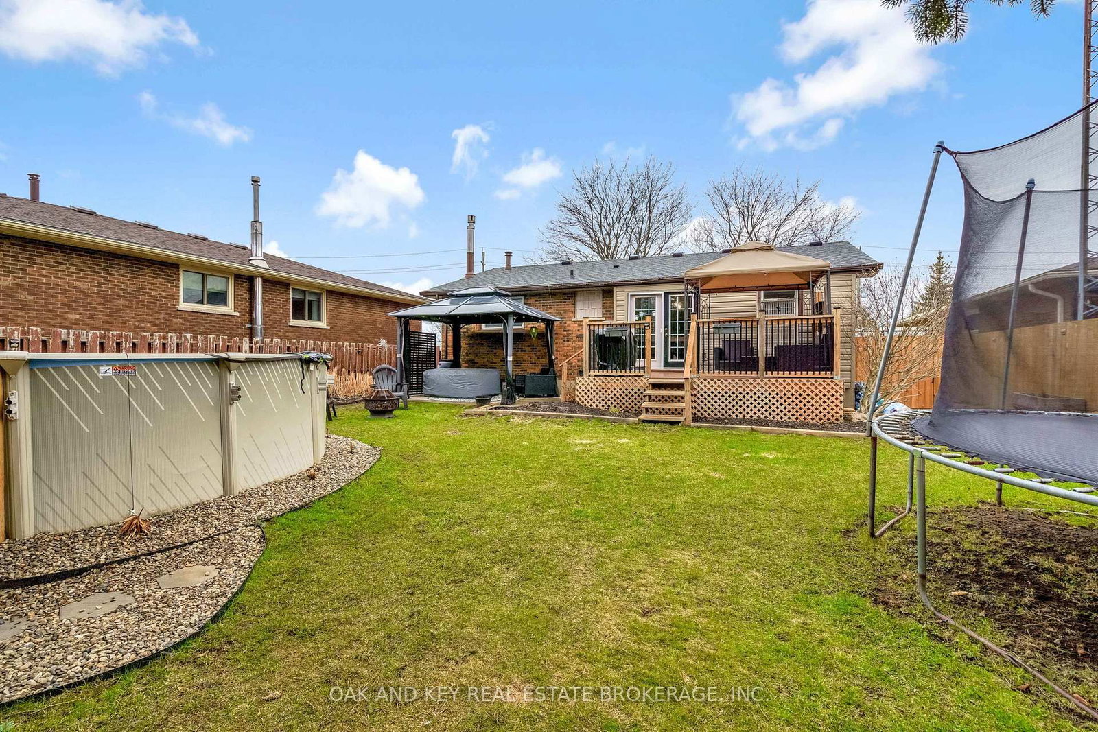 Detached House for sale at 26 Sinclair Avenue, St. Thomas, Ontario, N5R 3A8 - St. Thomas - MLS: X12955574